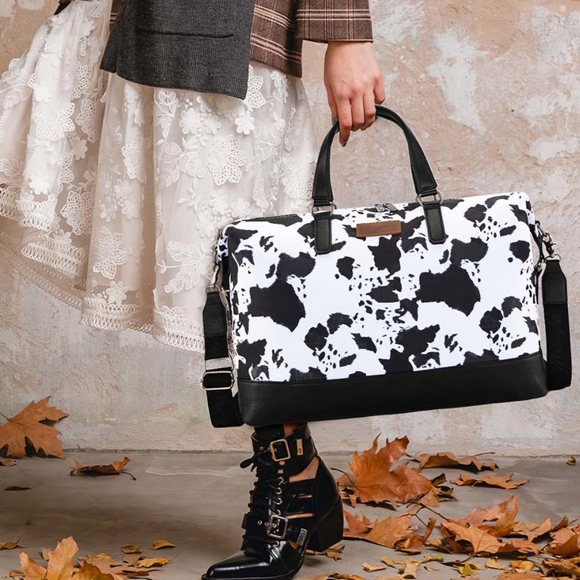 Wrangler Travel Duffle Bag ,Oversized Cow Print Weekender Bag Overnight, Black - Picture 3 of 7
